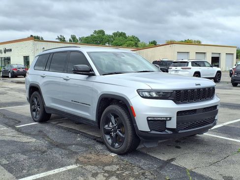 Used 2023 Jeep Grand Cherokee L Limited w/ Black Appearance Package AWD/4WD image 1