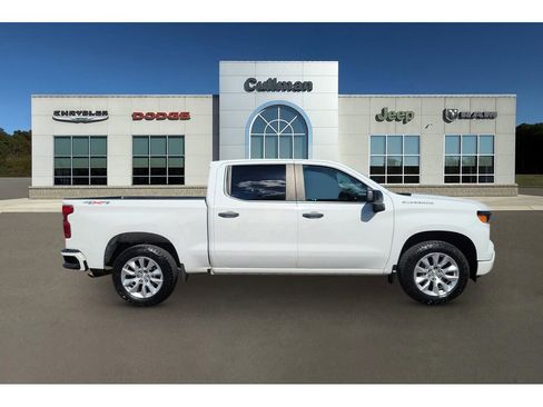 Used 2023 Chevrolet Silverado 1500 Custom AWD/4WD image 2