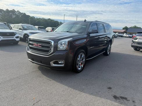 Used 2016 GMC Yukon XL SLT w/ Open Road Package RWD image 2