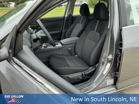 New 2025 Nissan Sentra SV w/ Trunk Package image 9