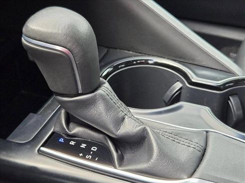Used 2019 Toyota Camry SE FWD image 19