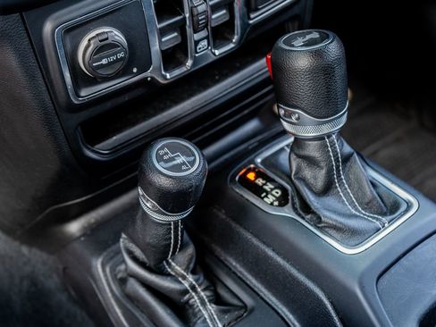 Used 2021 Jeep Wrangler Unlimited Sahara w/ Uconnect 4C Nav & Sound Group image 25