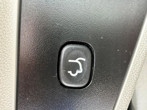 Used 2015 Dodge Grand Caravan SXT w/ Security Group image 17