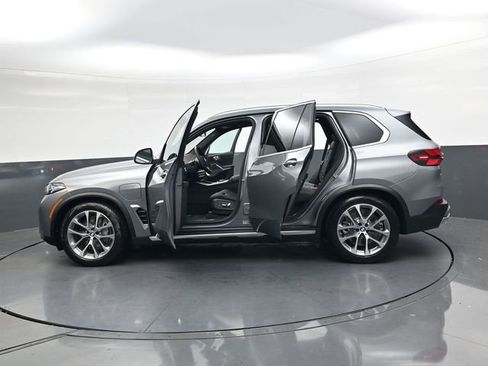 New 2026 BMW X5 xDrive50e image 38