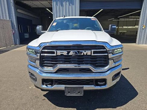 Used 2025 RAM 2500 Big Horn AWD/4WD image 2