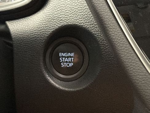 Used 2025 Toyota Corolla Cross LE FWD image 17
