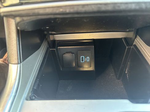 Used 2022 Ford Explorer Limited image 18