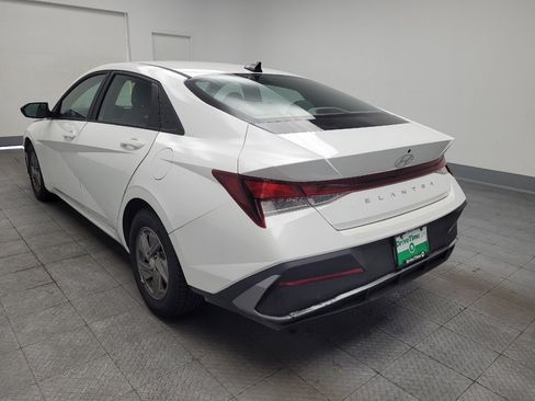 Used 2025 Hyundai Elantra SE FWD image 5