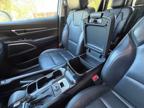 Used 2025 Kia Telluride S AWD/4WD image 36