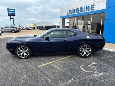 Used 2015 Dodge Challenger SXT Plus w/ Technology Group RWD image 4