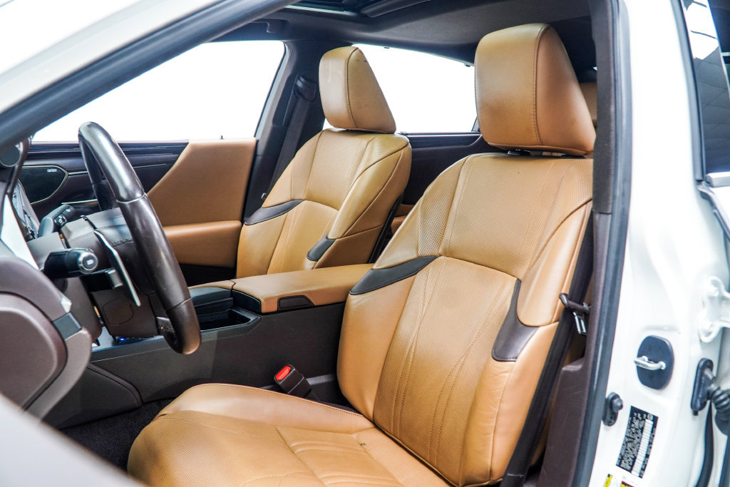 Used 2020 Lexus ES 300h Ultra Luxury FWD image 36