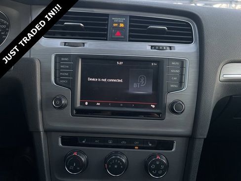 Used 2016 Volkswagen Golf SE image 8