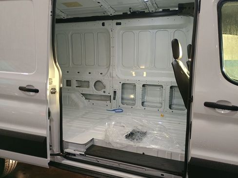 New 2026 Ford Transit 250 148 Medium Roof image 20