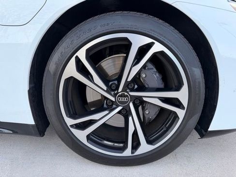 Used 2022 Audi e-tron GT Premium Plus image 20