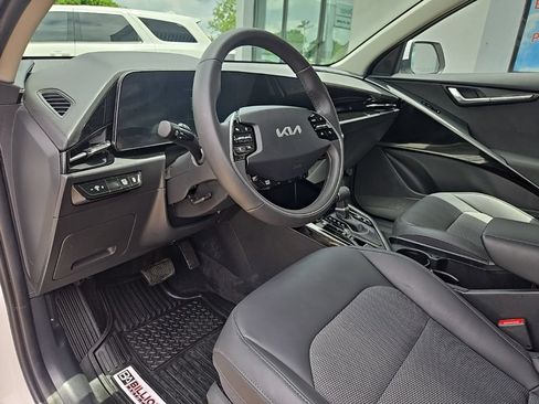 Used 2024 Kia Niro EX FWD image 35