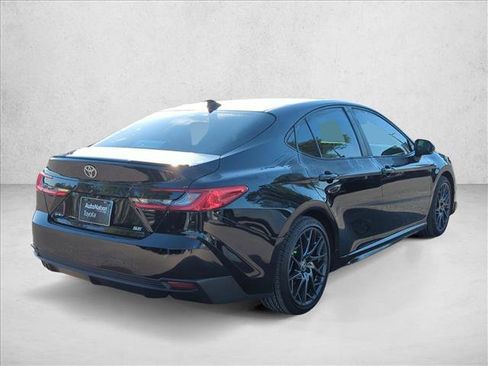 Used 2025 Toyota Camry SE w/ Convenience Package FWD image 5