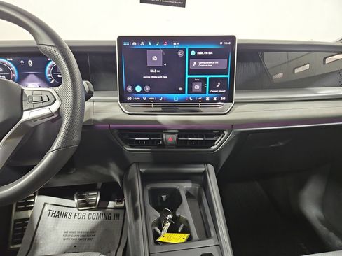 Certified 2025 Volkswagen Tiguan SE R-Line AWD/4WD image 20