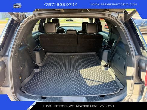 Used 2018 Ford Explorer XLT w/ Equipment Group 202A AWD/4WD image 9