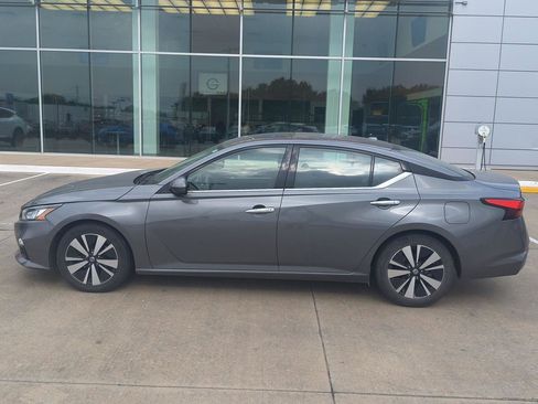 Used 2020 Nissan Altima 2.5 SL FWD image 1