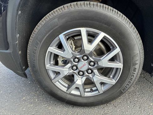Used 2021 GMC Acadia SLT w/ GMC Pro Grade Package AWD/4WD image 18