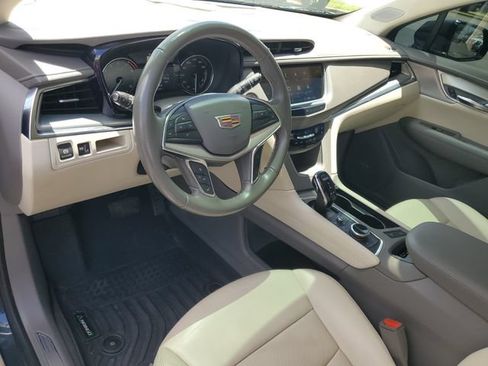 Used 2021 Cadillac XT5 Premium Luxury FWD image 6