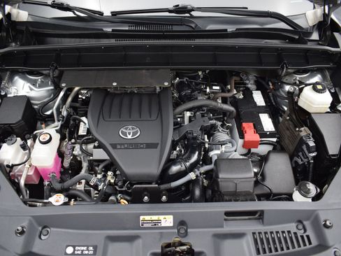 Used 2023 Toyota Highlander LE AWD/4WD image 9