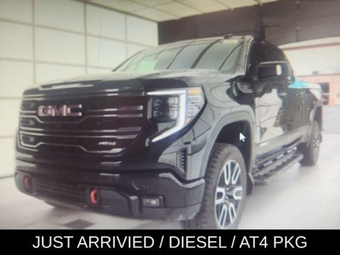Used 2024 GMC Sierra 1500 AT4 w/ Technology Package AWD/4WD image 3