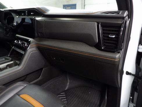 Used 2024 GMC Sierra 2500 AT4 w/ AT4 Premium Plus Package image 38