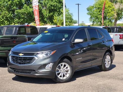 Used 2021 Chevrolet Equinox LS w/ LS Convenience Package FWD image 2