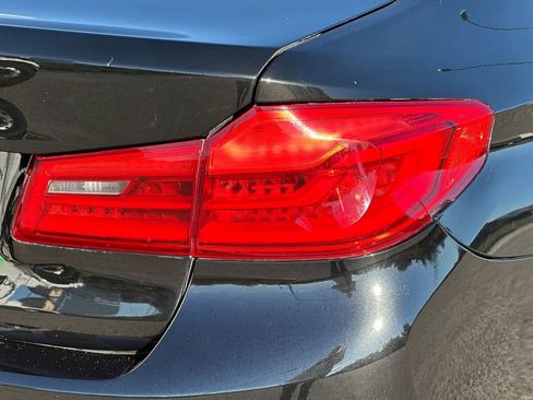 Used 2019 BMW 530e w/ M Sport Package image 33