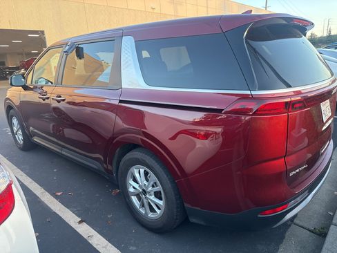 Used 2024 Kia Carnival LX image 3