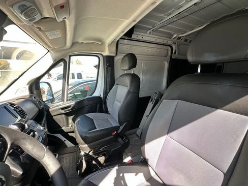 Used 2025 RAM ProMaster 2500 w/ Convenience Group FWD image 8