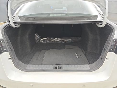 Used 2025 Nissan Versa SV w/ Trunk Package FWD image 15