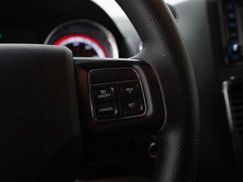 Used 2018 Dodge Grand Caravan SE FWD image 27