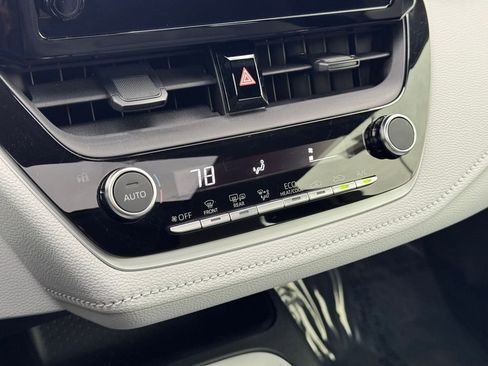 Used 2023 Toyota Corolla SE w/ SE Premium Package image 33