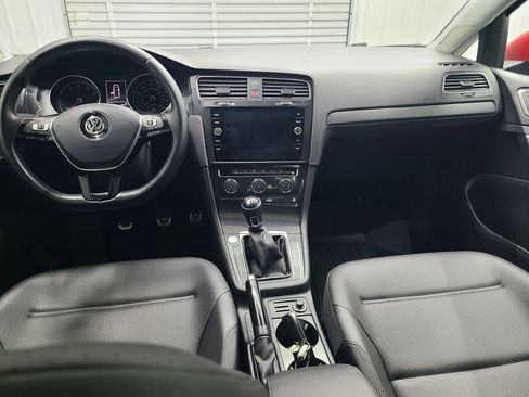 Used 2018 Volkswagen Golf SE FWD image 2