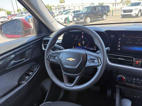 Used 2025 Chevrolet TrailBlazer LT FWD image 33