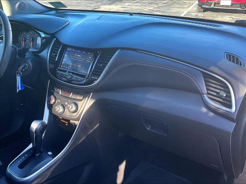 Used 2022 Chevrolet Trax LT image 21