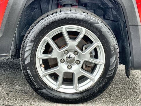 Used 2020 Jeep Renegade Latitude w/ Cold Weather Group image 12