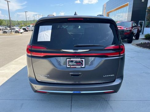 Used 2022 Chrysler Pacifica Limited FWD image 20