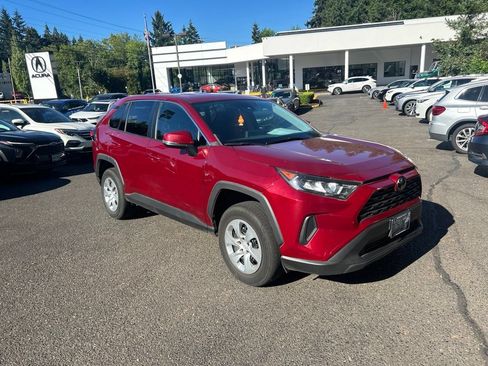 Used 2022 Toyota RAV4 LE AWD/4WD image 2
