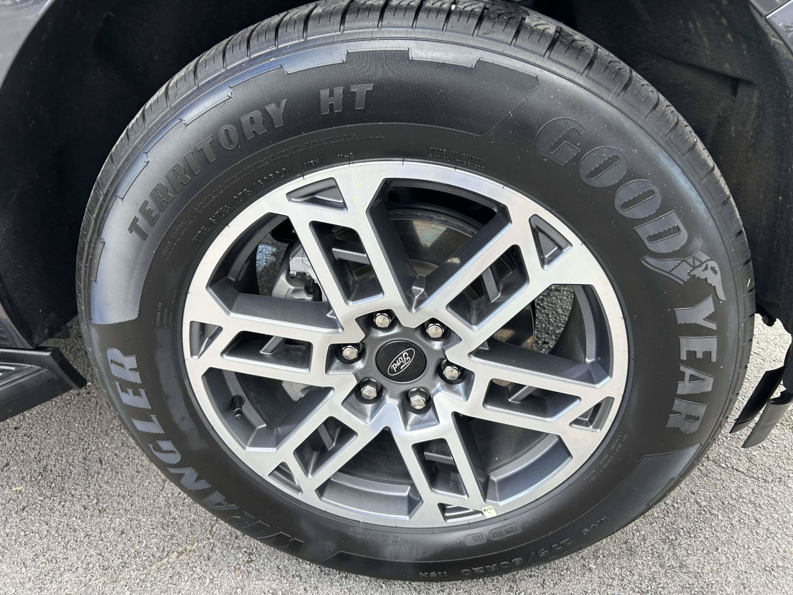 Used 2025 Ford Expedition Active RWD image 13