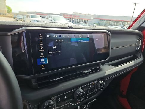 Used 2024 Jeep Wrangler Sahara image 16