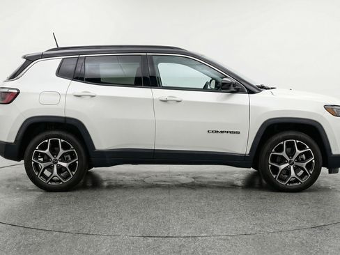 Used 2025 Jeep Compass Limited AWD/4WD image 11
