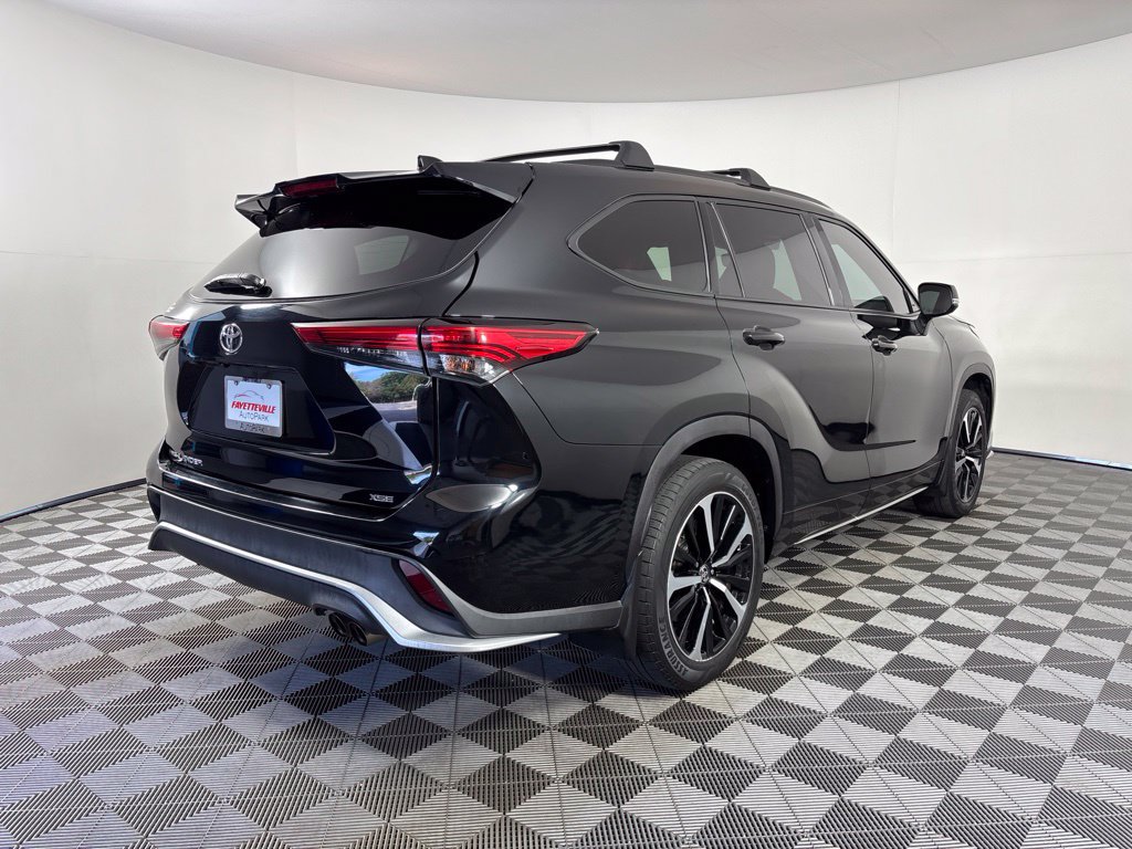 Used 2021 Toyota Highlander XSE FWD image 11