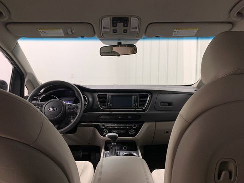 Used 2021 Kia Sedona LX image 16