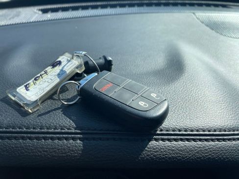 Used 2025 Jeep Compass Trailhawk image 28