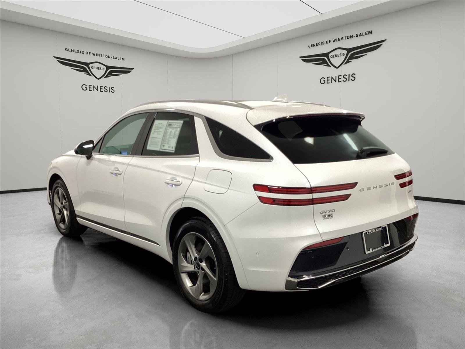 Used 2026 Genesis GV70 2.5T Advanced w/ G1 Accessory Package AWD/4WD image 3
