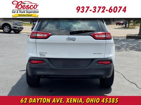 Used 2016 Jeep Cherokee Sport image 5