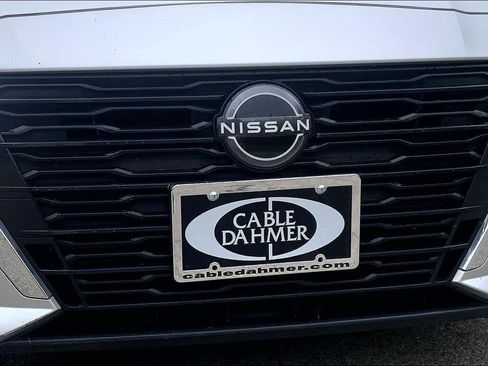 Used 2024 Nissan Altima 2.5 SV AWD/4WD image 29